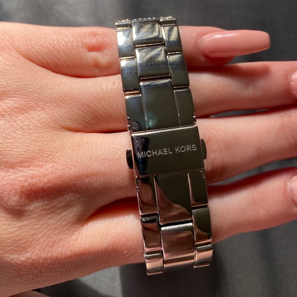 BRAND NEW Michael Kors women’s watch main image 5